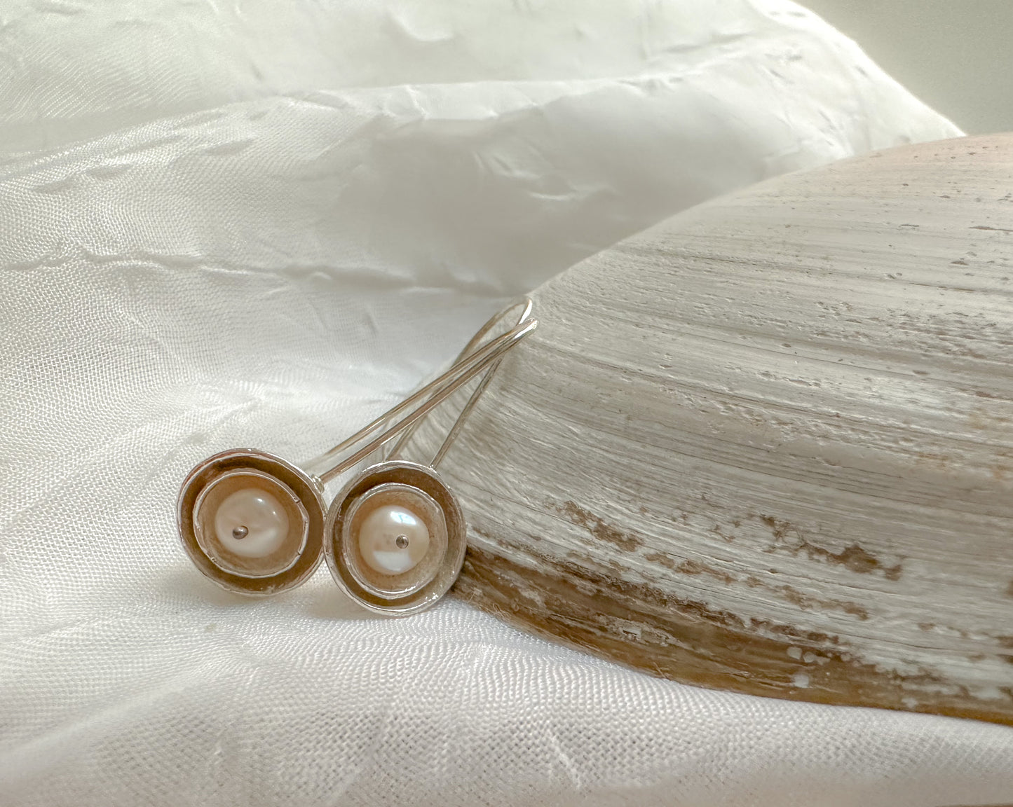 PEARL DOME | Freshwater Pearl Minimalist earrings