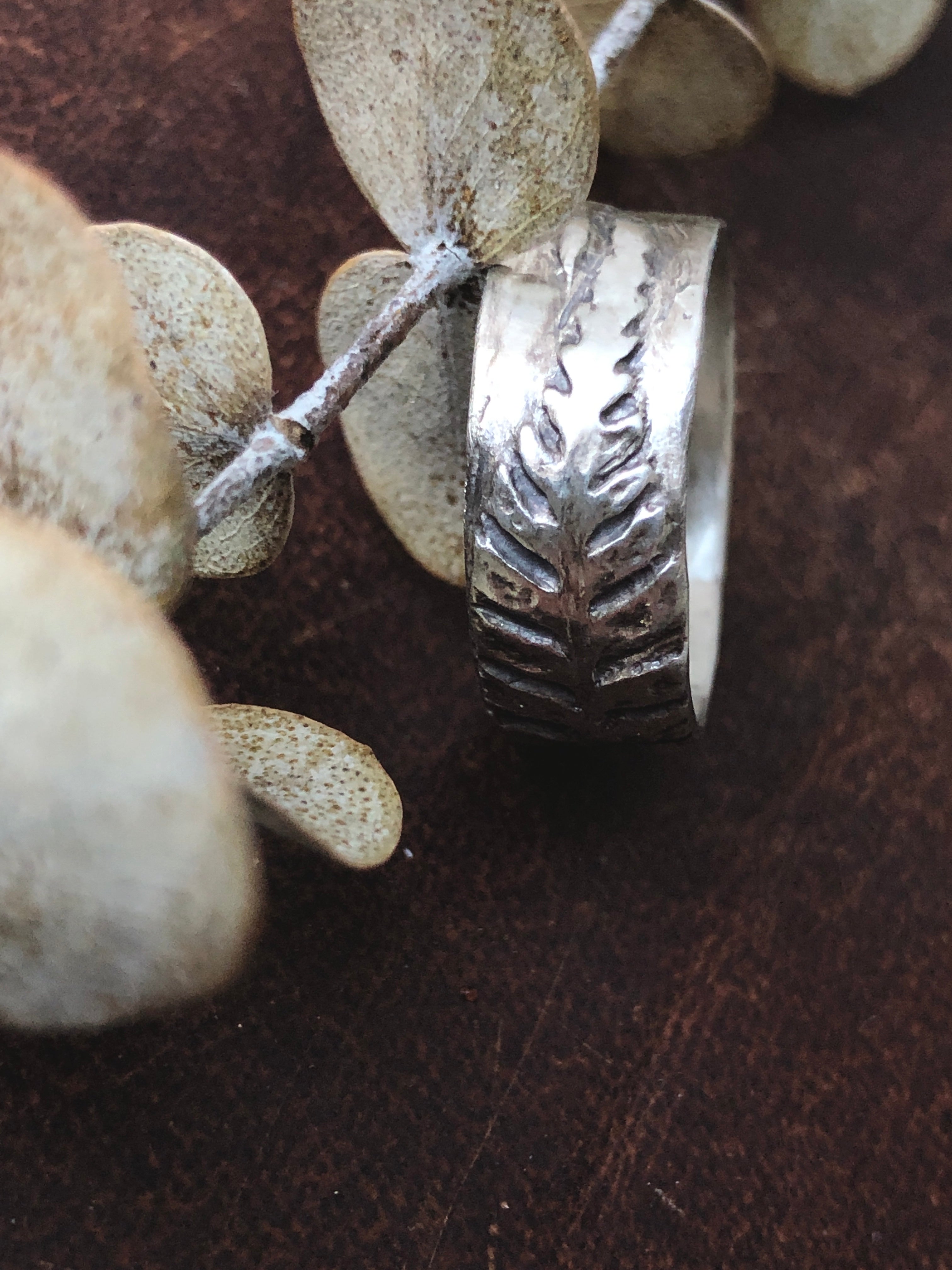 Fern leaf offers ring in silver from Nepal